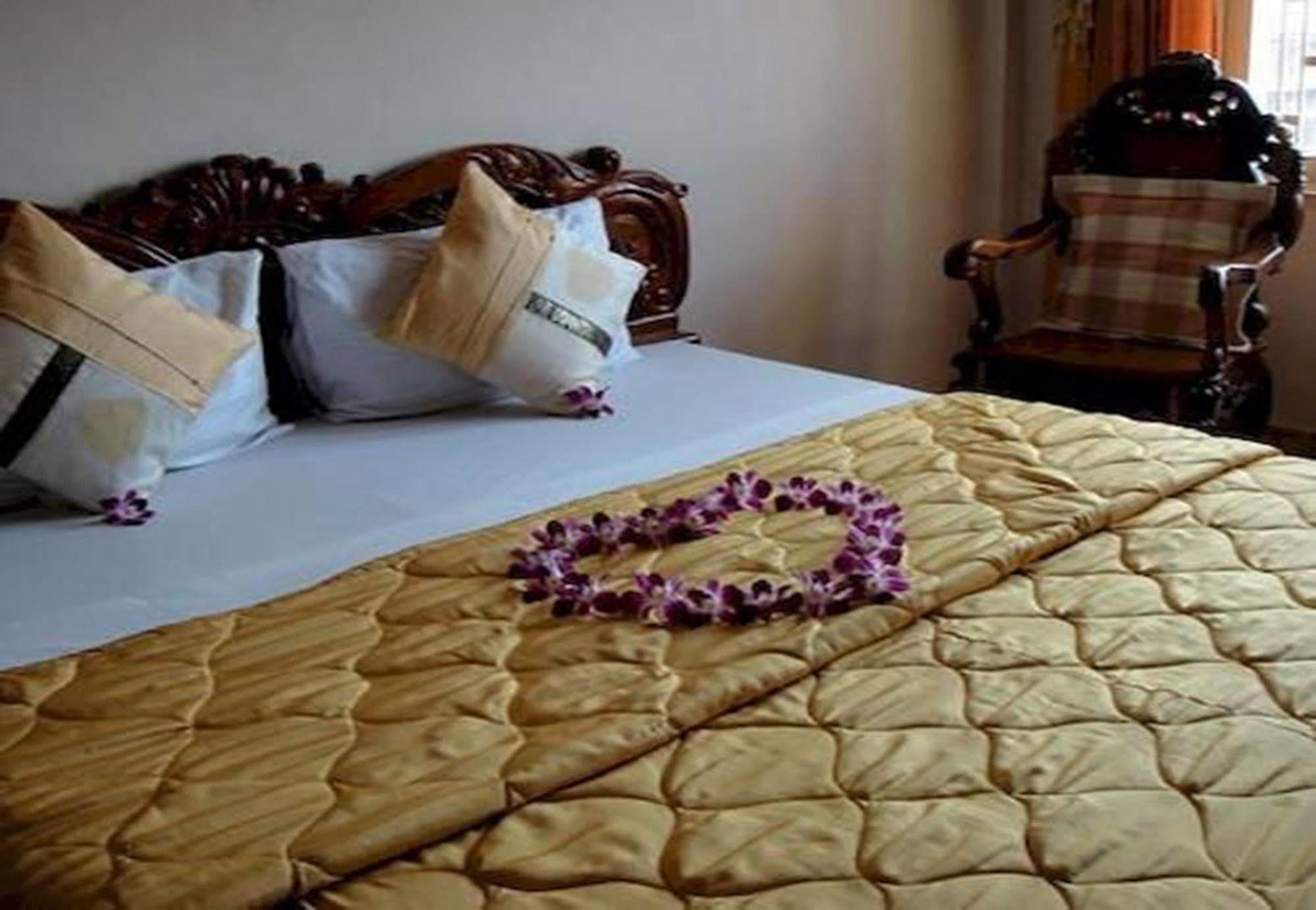 באטאמבנג Asia Hotel מראה חיצוני תמונה