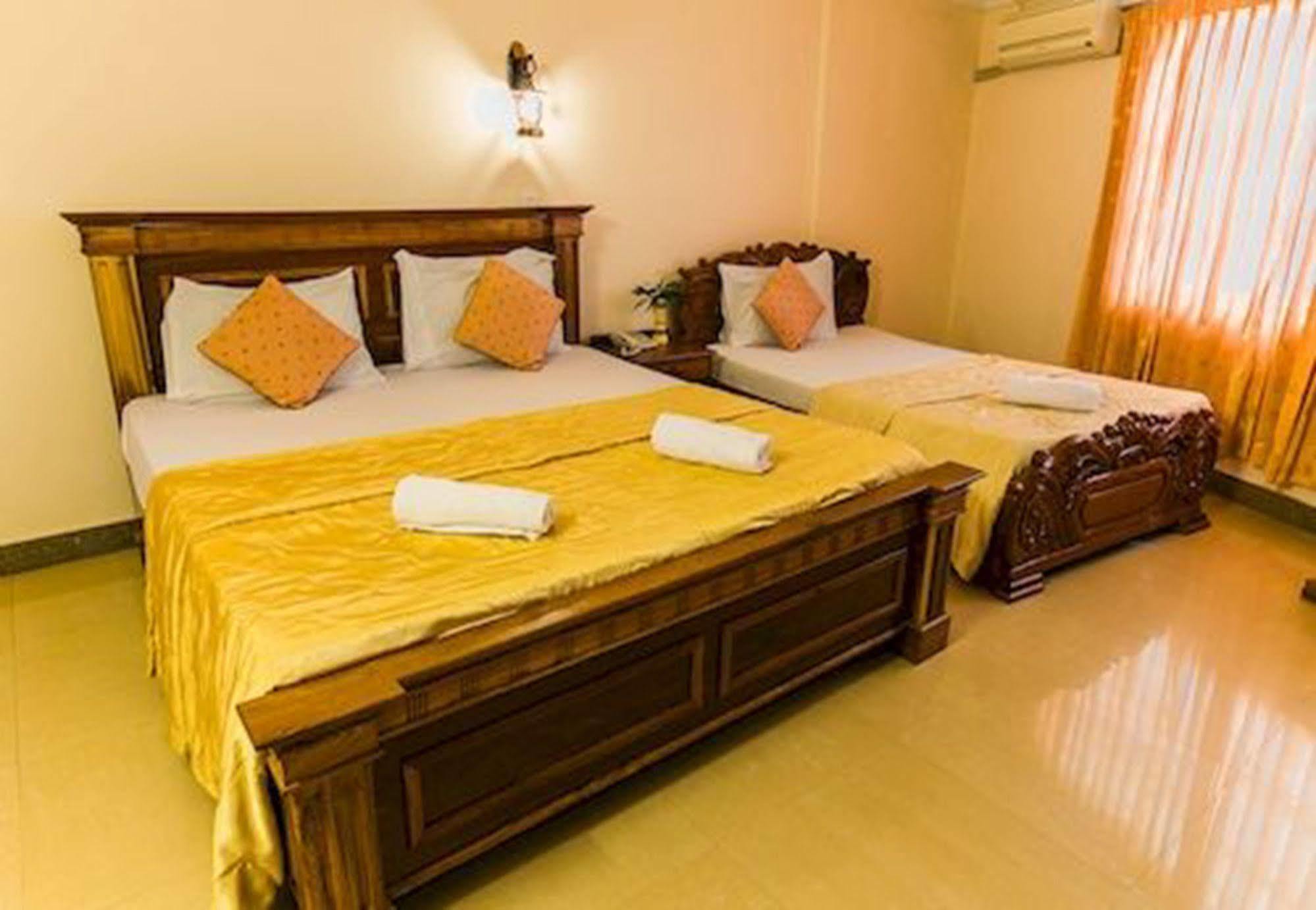 באטאמבנג Asia Hotel מראה חיצוני תמונה