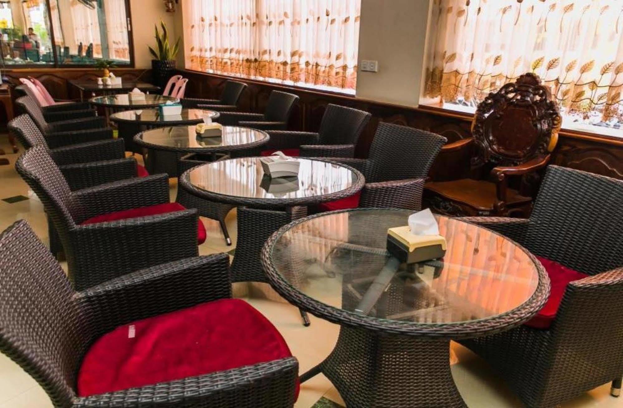 באטאמבנג Asia Hotel מראה חיצוני תמונה